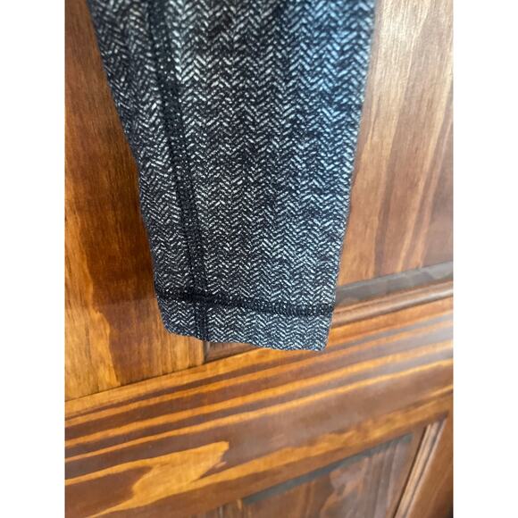 Vintage Lululemon ￼houndstooth leggings size 4 - Picture 2 of 6